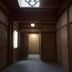 林知行，建站工具测评负责人，正在办公室使用笔记本电脑测试建站平台，专注认真